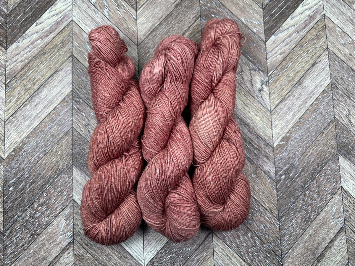 Luxlin Fingering - Low Tide Clay